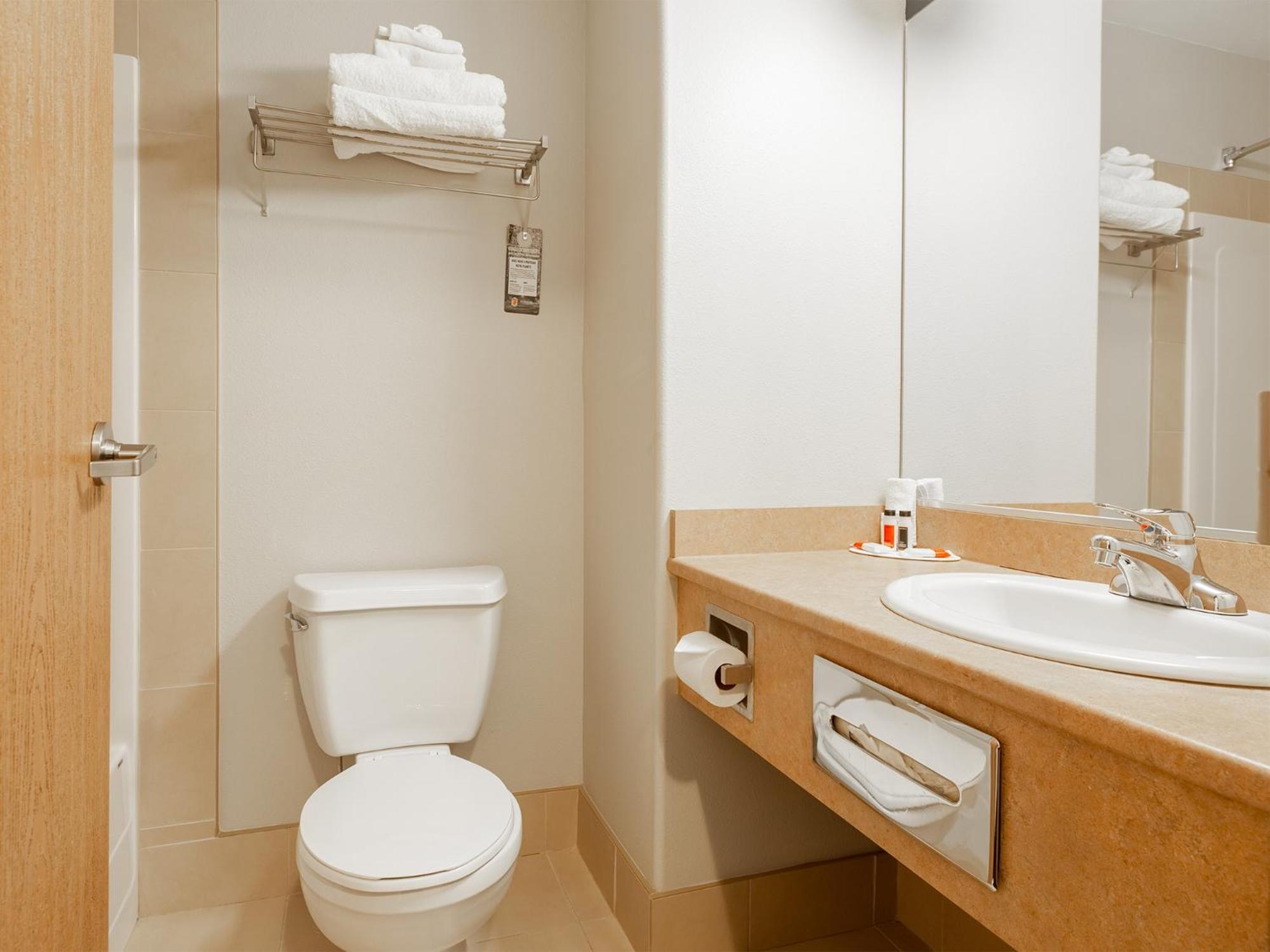 Hotel Super 8 By Wyndham St-Jerome Saint-Jerome Esterno foto