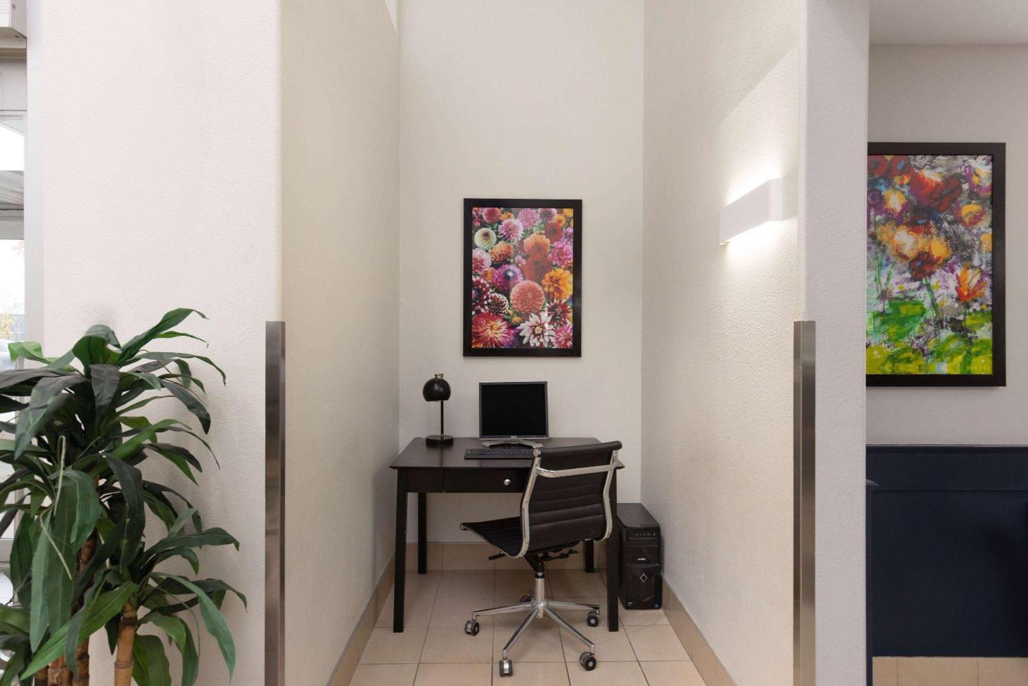 Hotel Super 8 By Wyndham St-Jerome Saint-Jerome Esterno foto