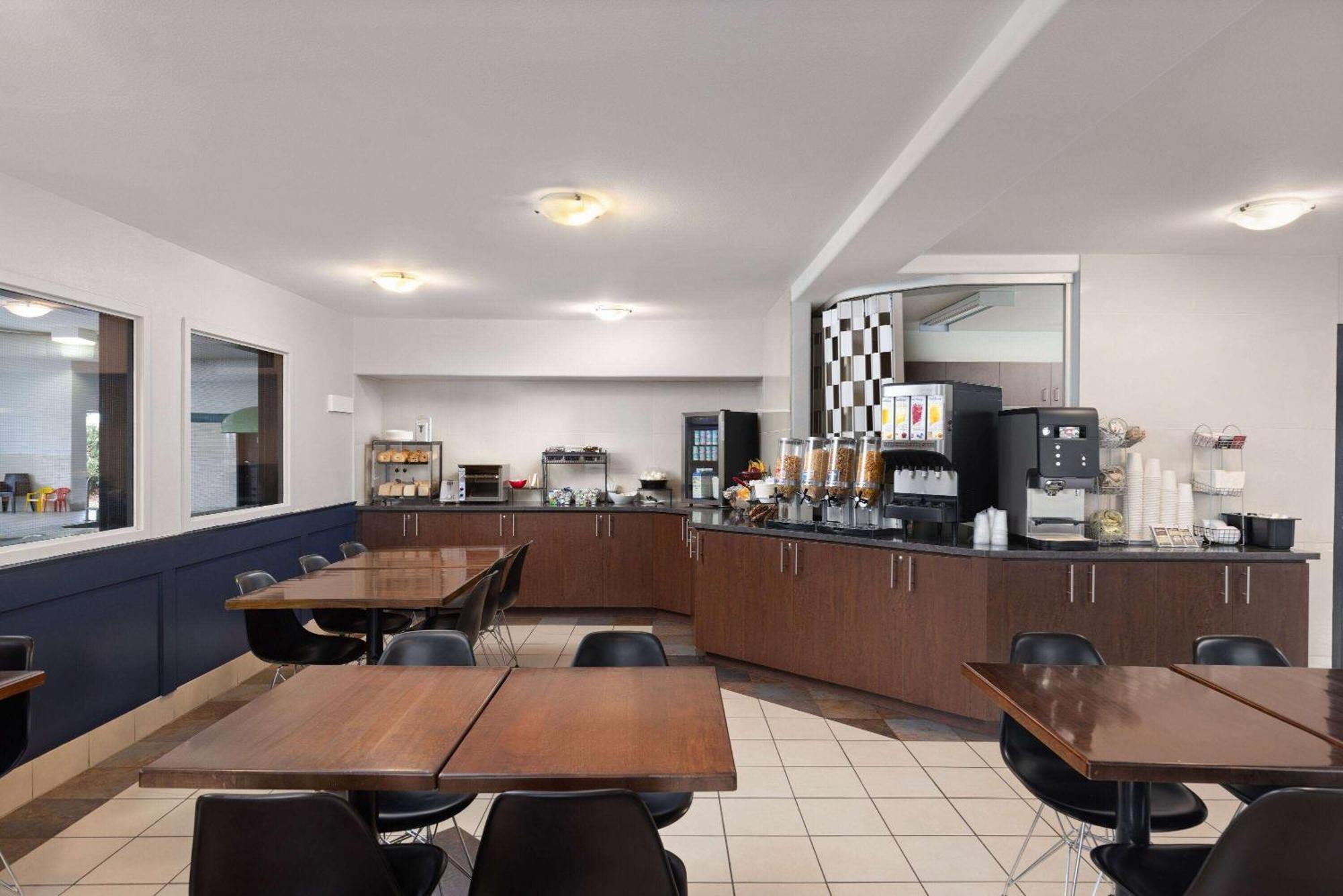 Hotel Super 8 By Wyndham St-Jerome Saint-Jerome Esterno foto