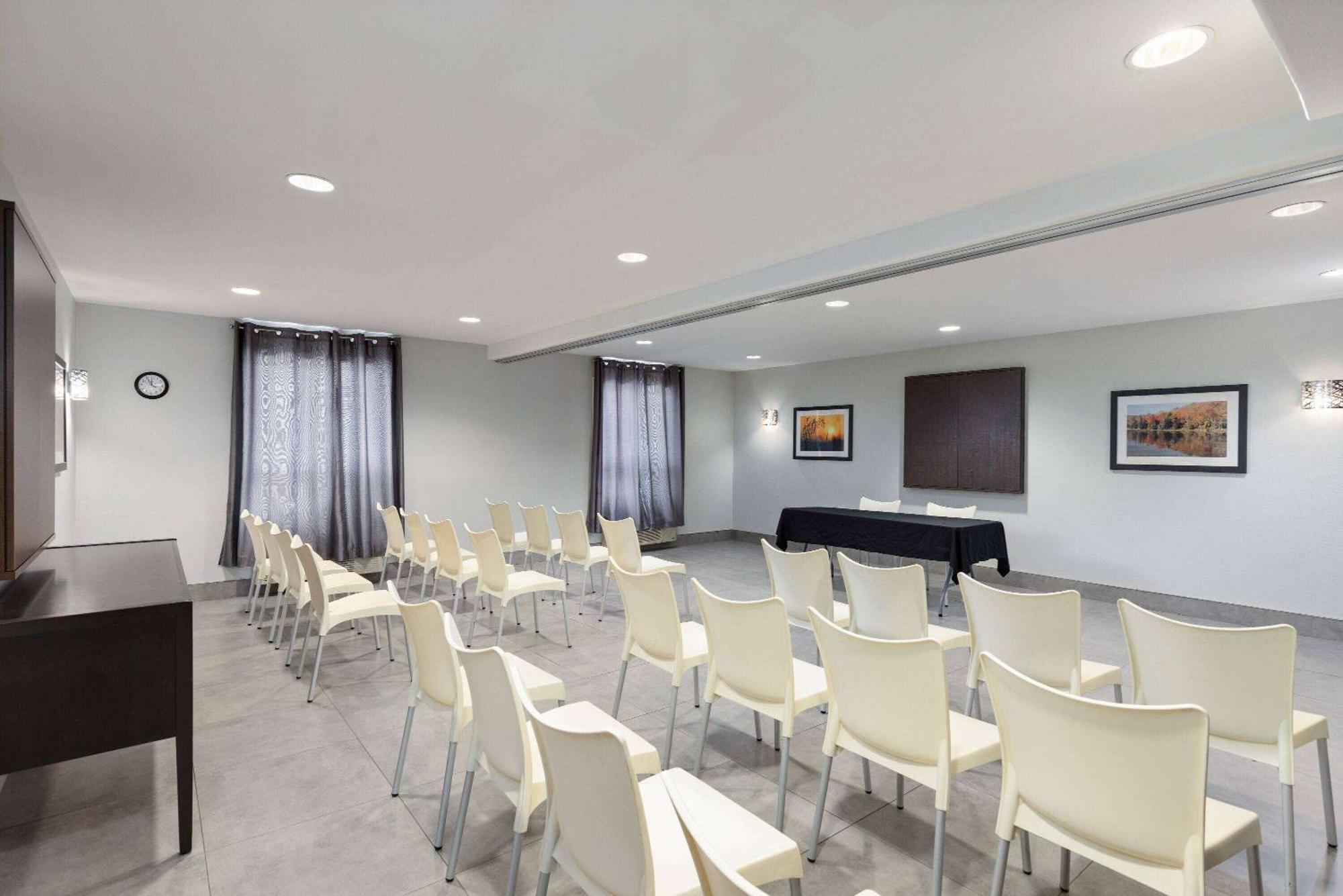 Hotel Super 8 By Wyndham St-Jerome Saint-Jerome Esterno foto