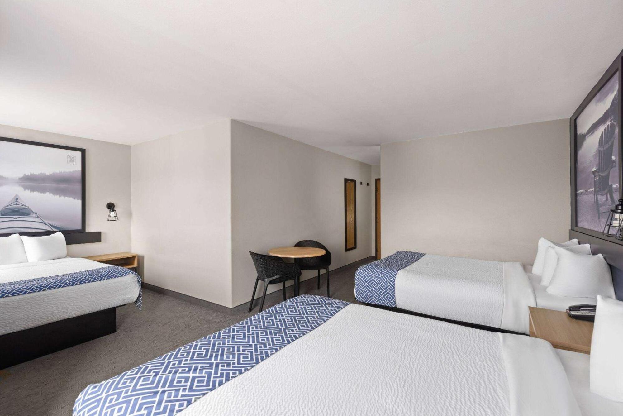 Hotel Super 8 By Wyndham St-Jerome Saint-Jerome Esterno foto