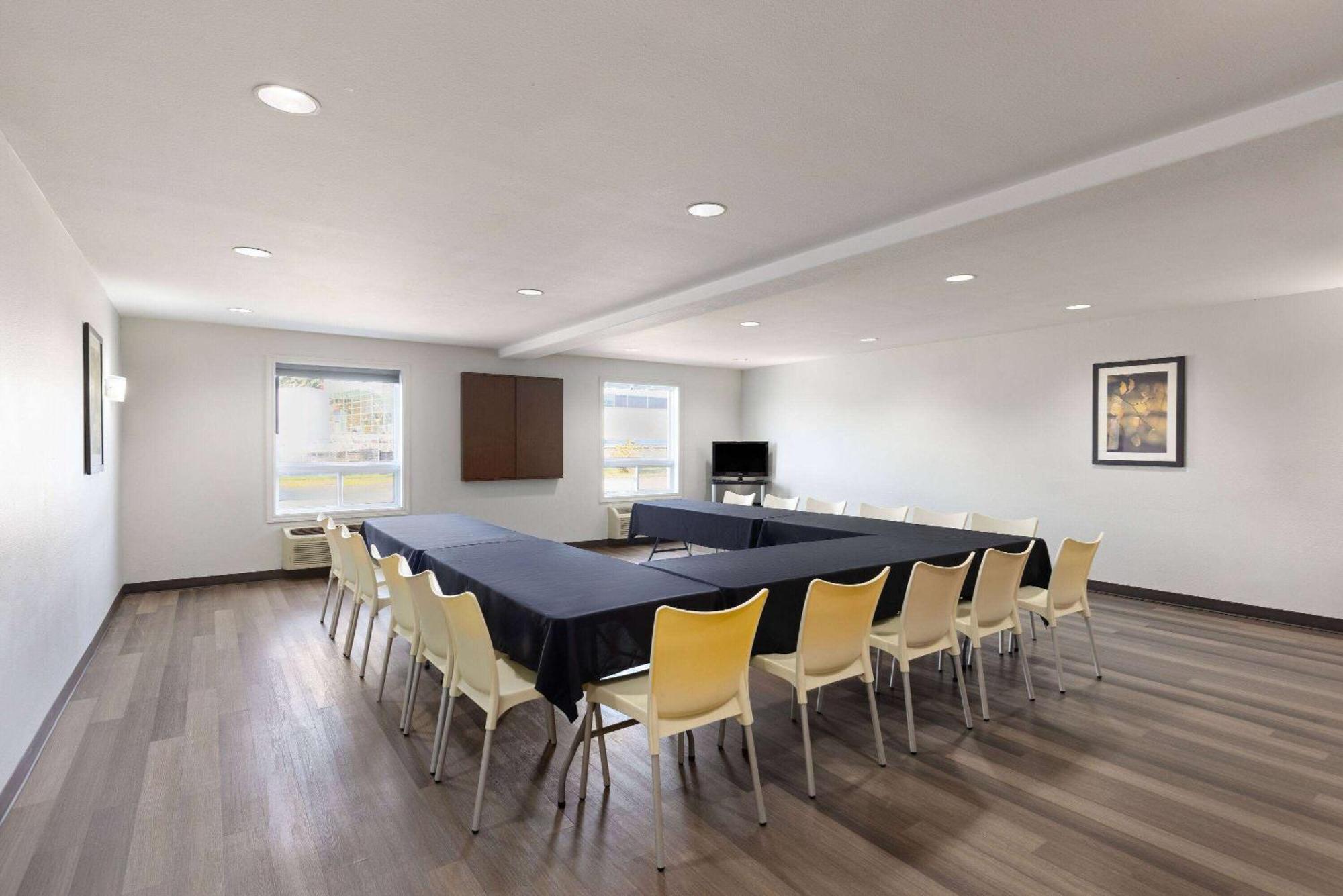 Hotel Super 8 By Wyndham St-Jerome Saint-Jerome Esterno foto