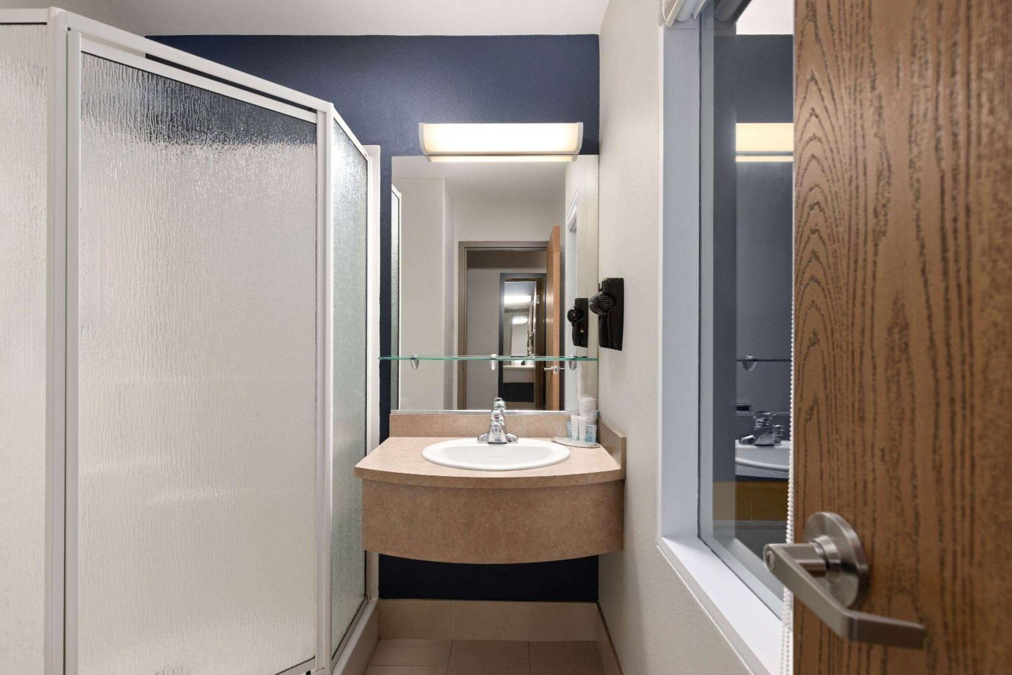 Hotel Super 8 By Wyndham St-Jerome Saint-Jerome Esterno foto