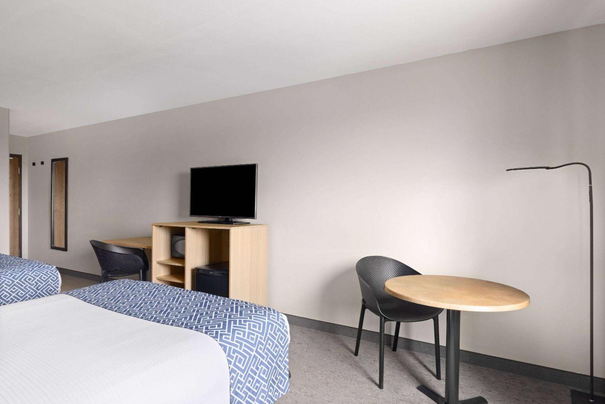 Hotel Super 8 By Wyndham St-Jerome Saint-Jerome Esterno foto