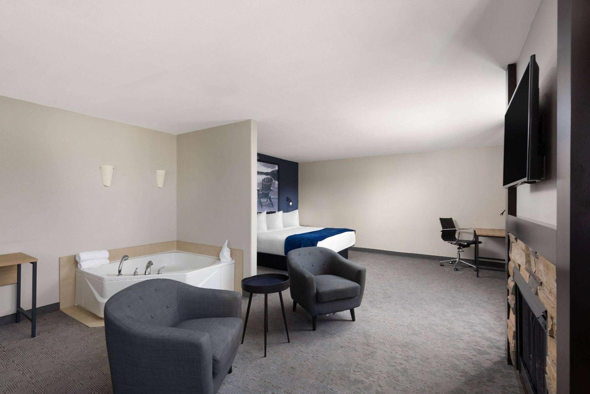 Hotel Super 8 By Wyndham St-Jerome Saint-Jerome Esterno foto