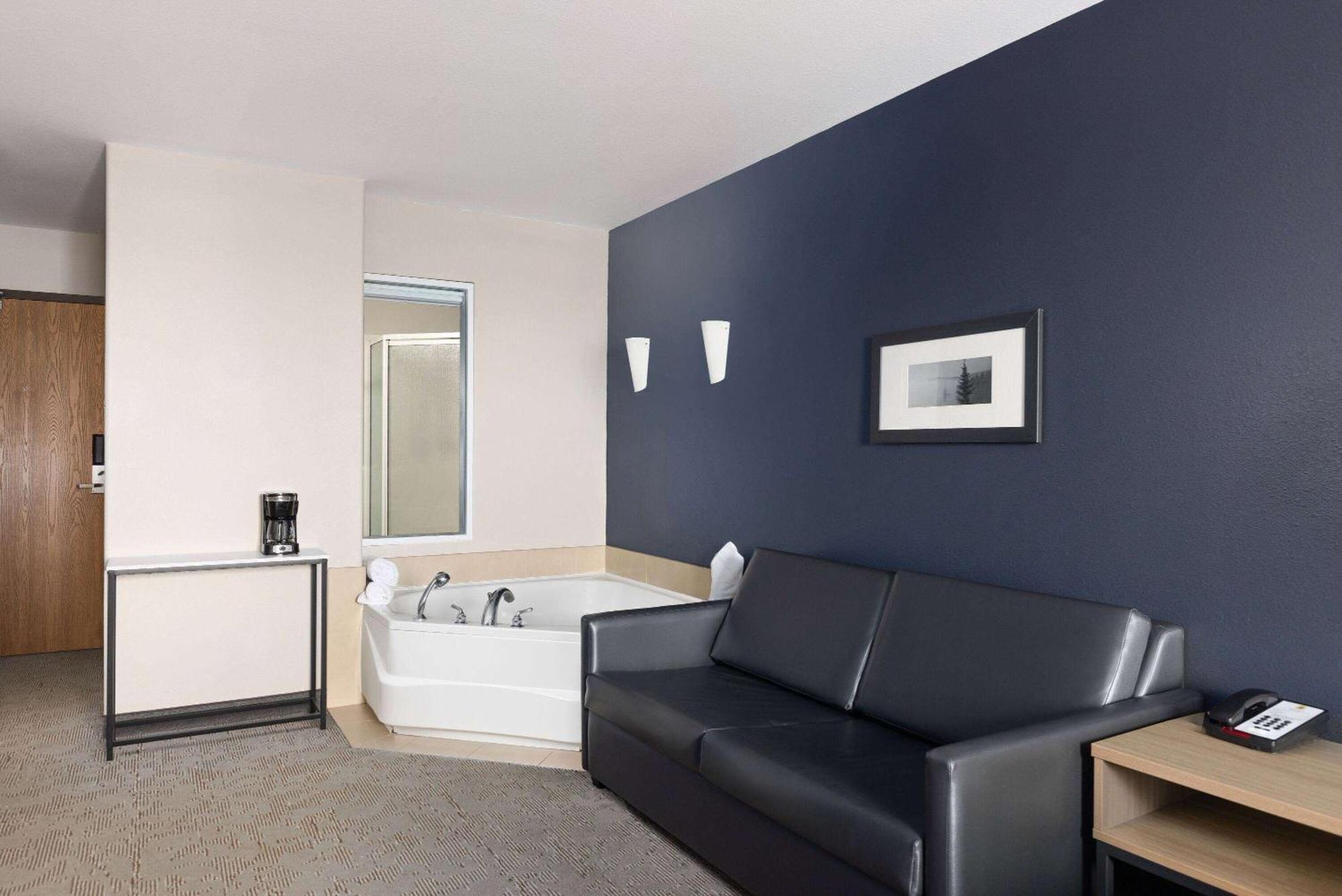 Hotel Super 8 By Wyndham St-Jerome Saint-Jerome Esterno foto