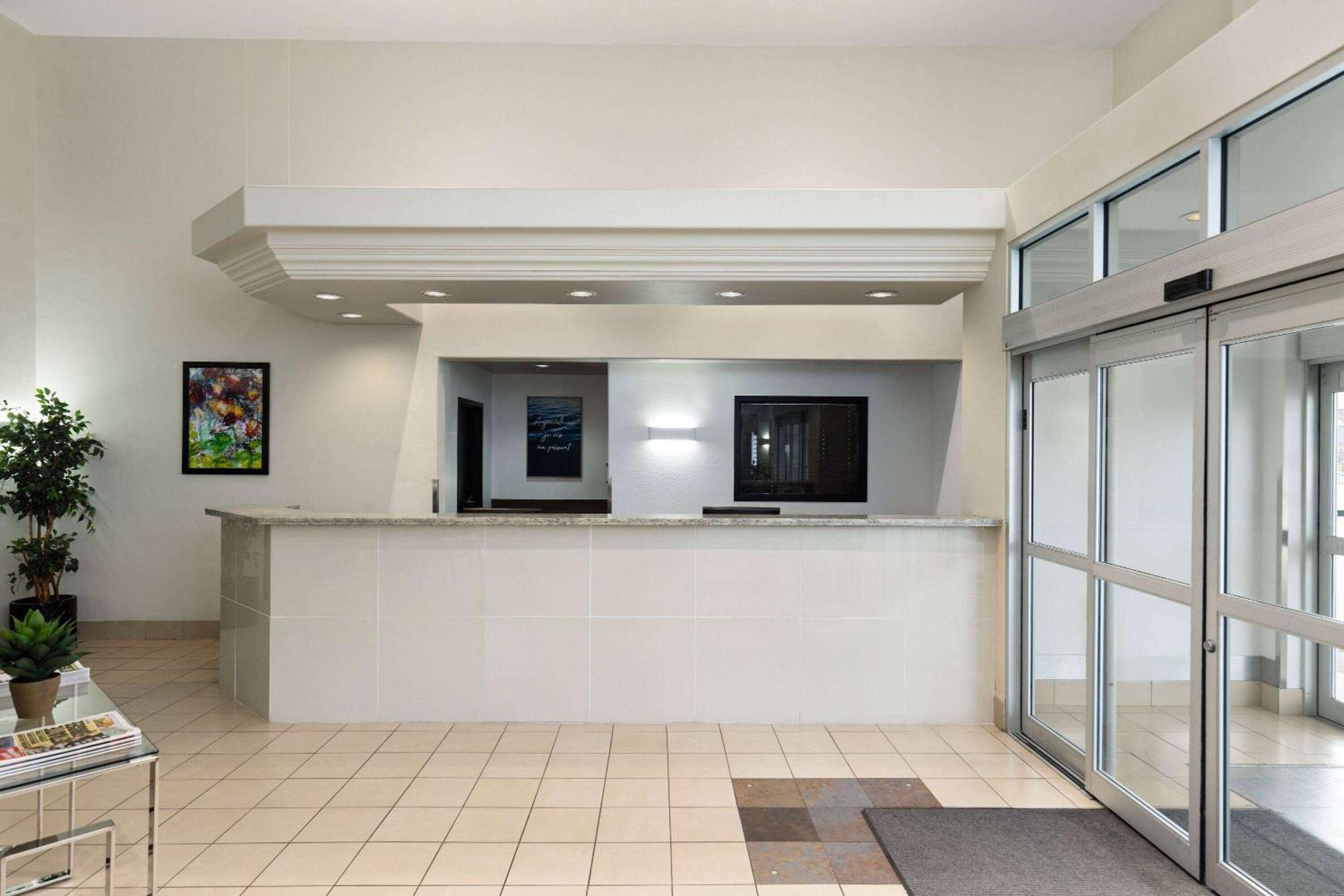 Hotel Super 8 By Wyndham St-Jerome Saint-Jerome Esterno foto