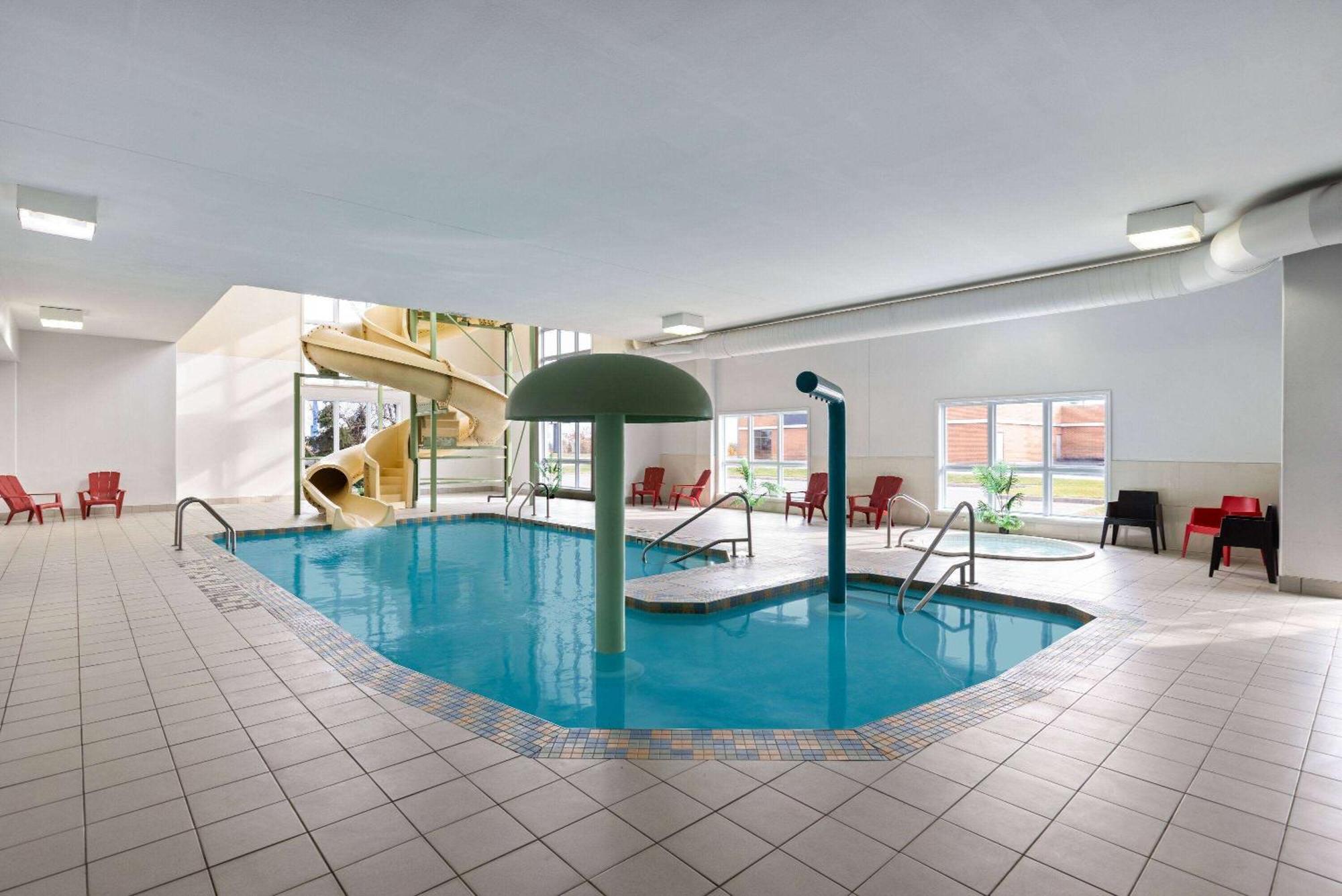 Hotel Super 8 By Wyndham St-Jerome Saint-Jerome Esterno foto