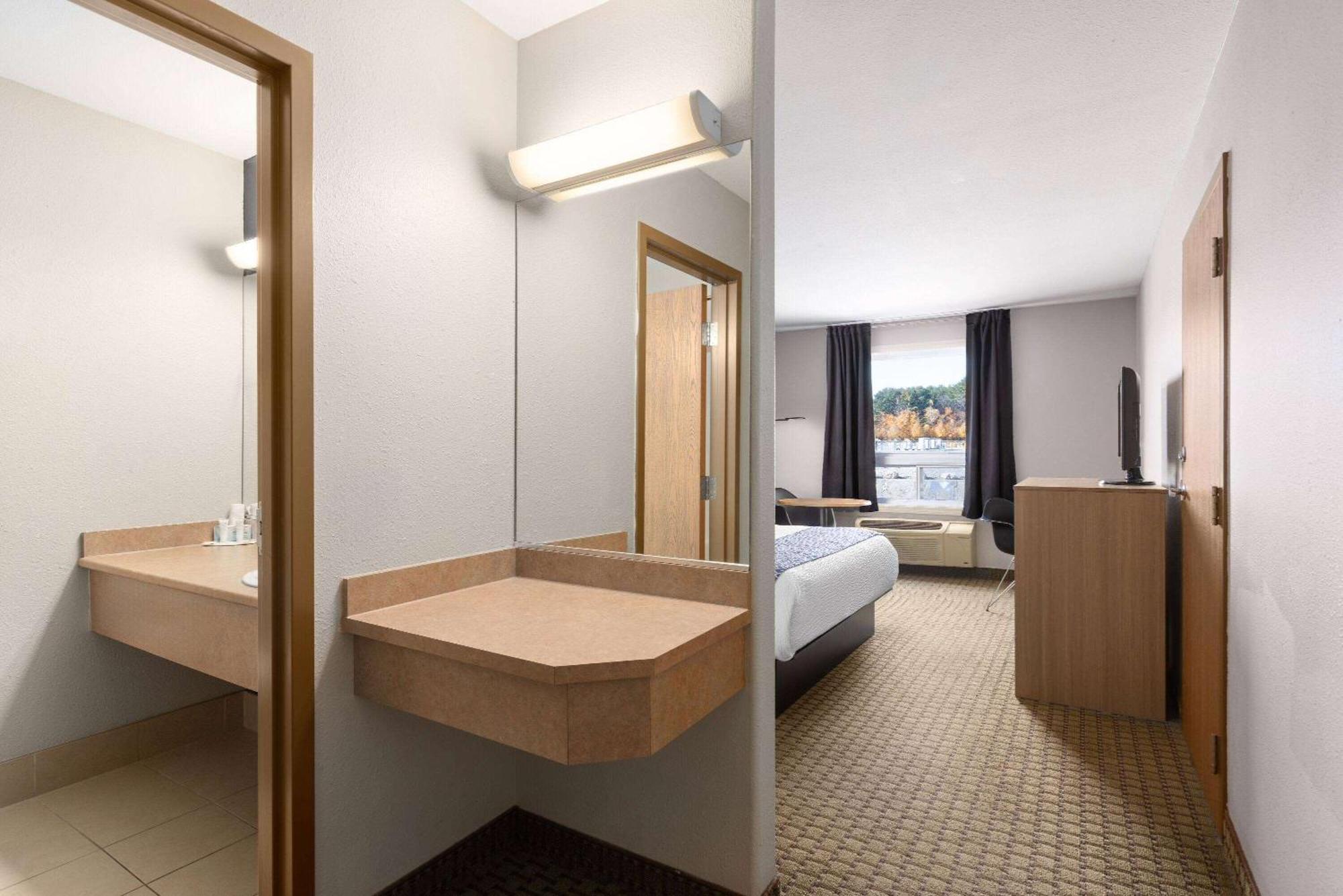 Hotel Super 8 By Wyndham St-Jerome Saint-Jerome Esterno foto