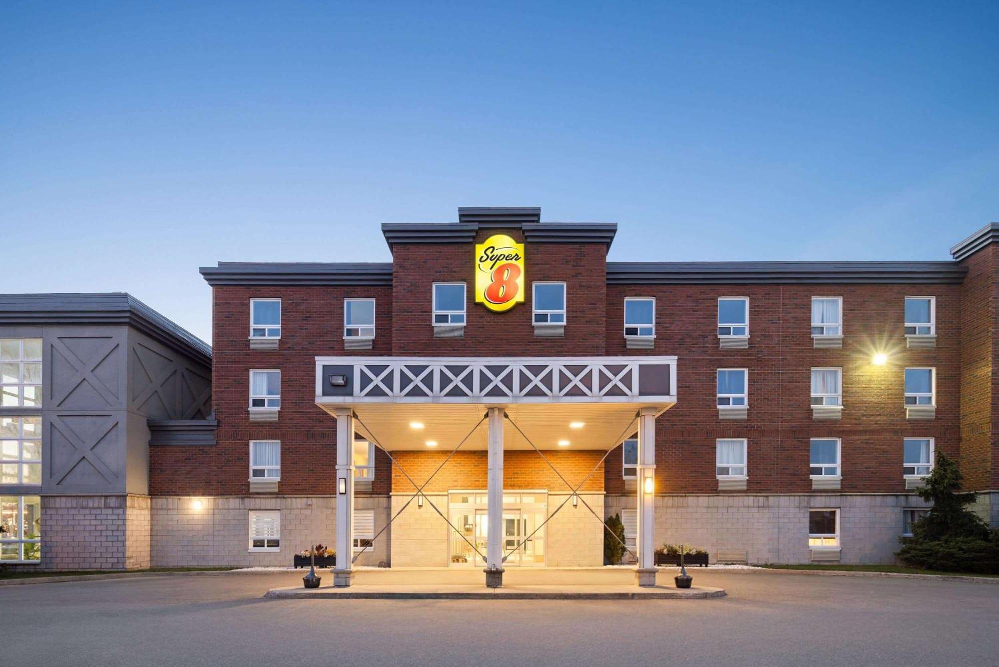 Hotel Super 8 By Wyndham St-Jerome Saint-Jerome Esterno foto