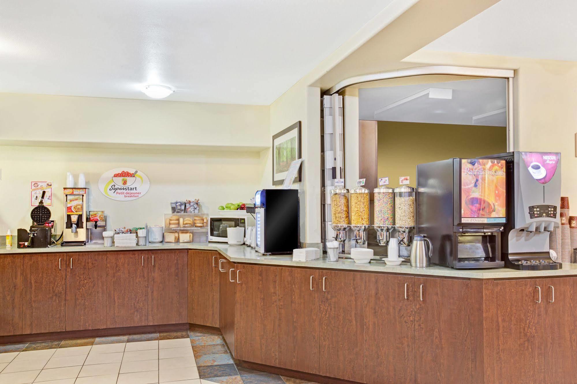 Hotel Super 8 By Wyndham St-Jerome Saint-Jerome Esterno foto